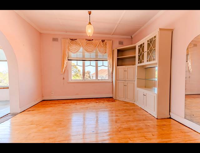 2 BEDROOM APARTMENT FOR SALE IN ESSENWOOD